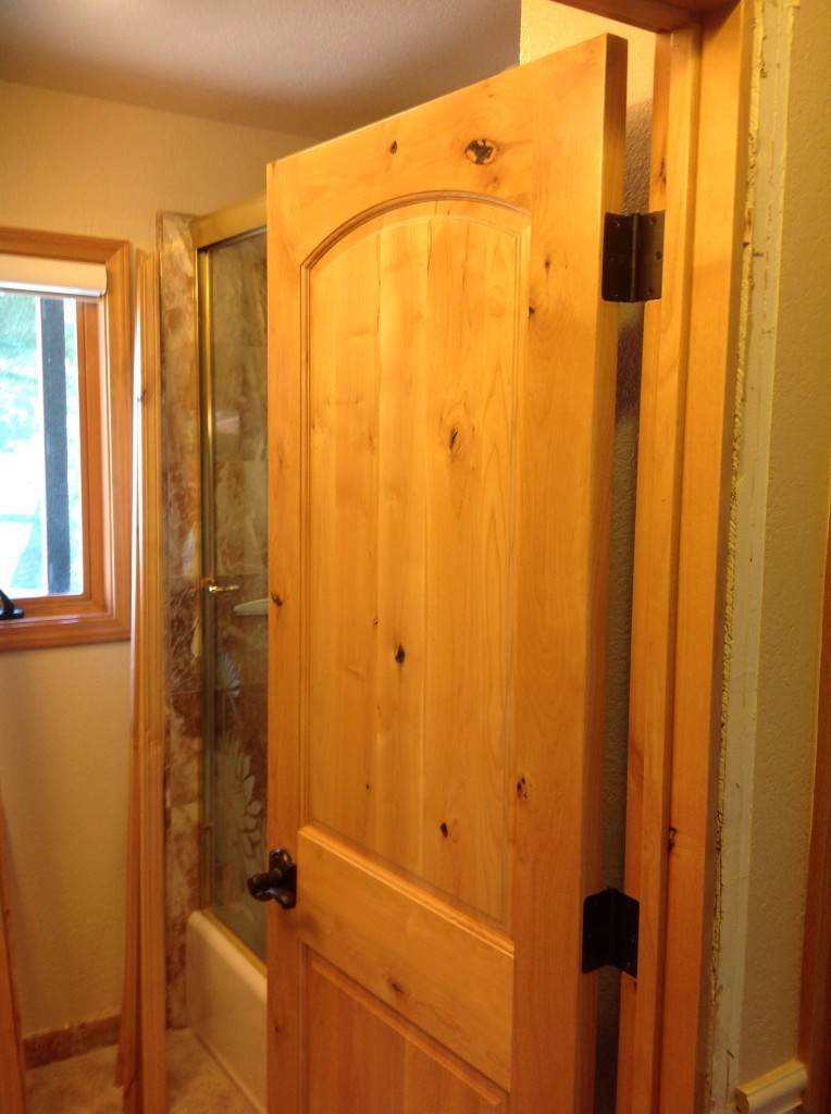 knotty-alder-interior-door-2